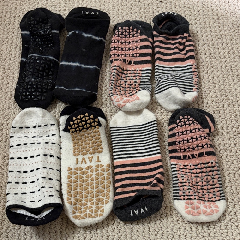 Women’s TAVI grip sock bundle, sz medium